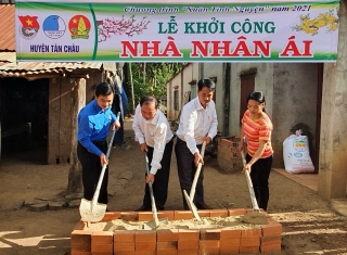Huyện đoàn Tân Châu xây dựng nhà nhân ái tặng hộ gia đình khó khăn