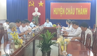 Phó Chủ tịch UBND tỉnh Trần Văn Chiến kiểm tra công tác phòng, chống dịch tả heo châu Phi tại huyện Châu Thành