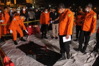 Indonesia phát hiện các phần thi thể nạn nhân vụ rơi máy bay
