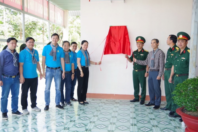 Sư đoàn  5 và Công đoàn viên chức TP.HCM: Giao lưu văn nghệ “Hành trình Hoa bàng vuông”