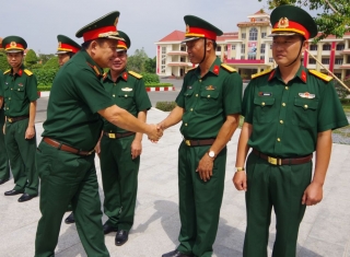 Trung tướng Võ Minh Lương-Thứ trưởng Bộ Quốc phòng thăm, chúc tết tại Sư đoàn 5