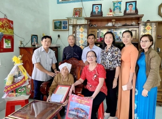 Chủ nhiệm UBKT Tỉnh ủy Võ Văn Sớm thăm, tặng quà gia đình chính sách, người có công tại huyện Châu Thành