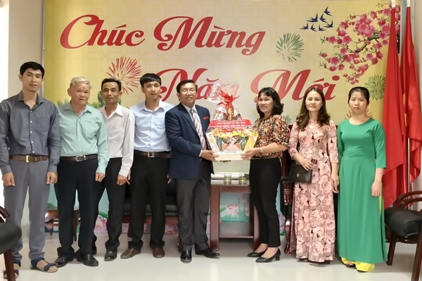 Hội trưởng Giáo hội Baptist Việt Nam chúc tết UBMTTQ Việt Nam tỉnh