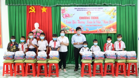 Gò Dầu tổ chức chương trình “Xuân yêu thương- Xuân chia sẻ” năm 2021