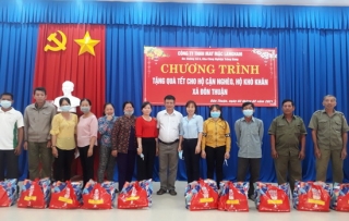 Xã Đôn Thuận: Trao 200 suất quà tết cho hộ nghèo, hộ có hoàn cảnh khó khăn