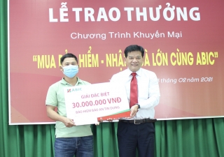 Khách hàng Tây Ninh trúng giải đặc biệt 30 triệu đồng từ ABIC