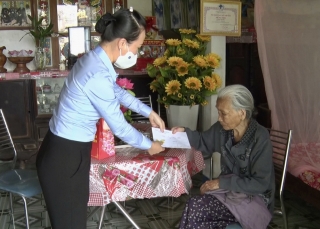 Châu Thành: Thăm, tặng quà cho các mẹ Việt Nam anh hùng
