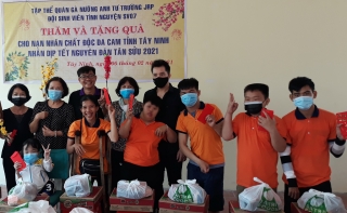Trao tặng quà Tết cho các em tại Trung tâm nuôi dưỡng, phụ hồi chức năng cho nạn nhân chất độc da cam/dioxin tỉnh Tây Ninh