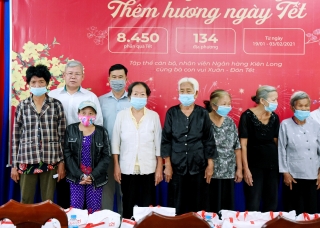 Thành phố Tây Ninh trao tặng gần 6.000 phần quà Tết cho hộ nghèo