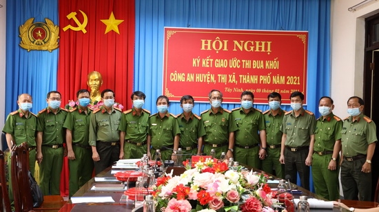 Công an huyện, thị xã, thành phố ký kết giao ước thi đua vì An ninh Tổ Quốc năm 2021