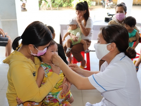 Tây Ninh: Thực hiện các chính sách hỗ trợ, khuyến khích gia đình, cặp vợ chồng sinh đủ hai con, phụ nữ sinh con thứ hai trước 35 tuổi.