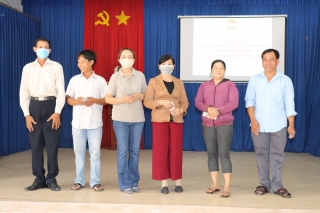 Xã Đồng Khởi: Giải ngân dự án chăn nuôi bò sinh sản
