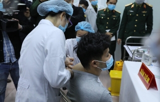11 nhóm đối tượng ưu tiên tiêm vắcxin phòng COVID-19 tại Việt Nam