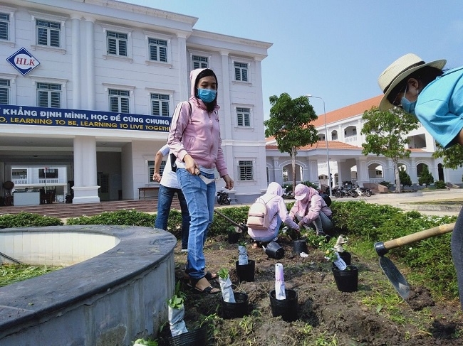 Học sinh 60 tỉnh, thành đi học ngày 1/3