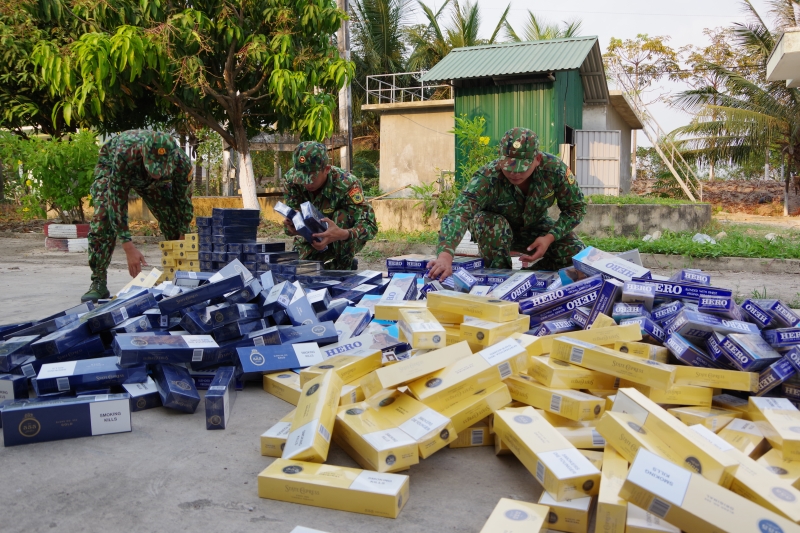 Đồn Biên phòng cửa khẩu quốc tế Mộc Bài bắt giữ 5.000 gói thuốc lá ngoại nhập lậu