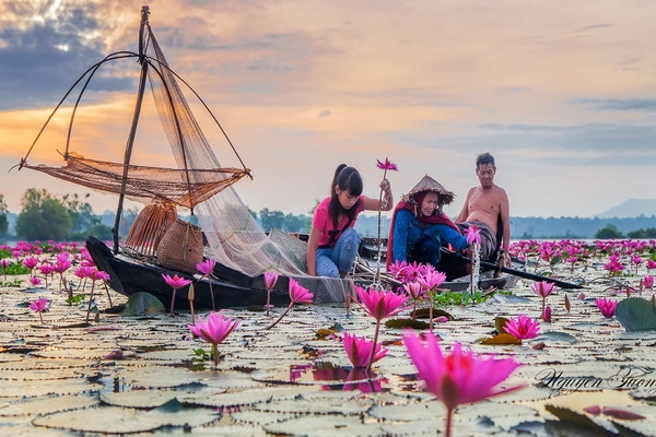 Về phía mặt trời lên