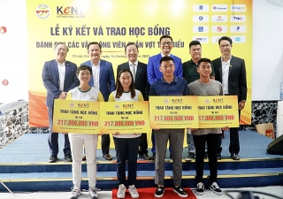 Trường cao đẳng quốc tế Kent trao học bổng cho các VĐV quần vợt tiêu biểu năm 2021