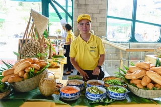 Tây Ninh: Trải nghiệm đặc sản ẩm thực bốn phương trên đỉnh núi Bà Đen