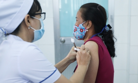 9 nhóm người cần trì hoãn tiêm vaccine Covid-19