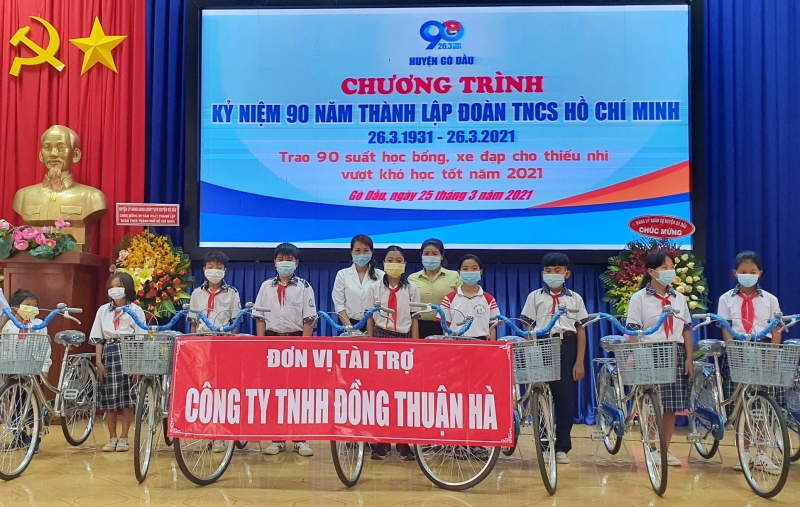 Gò Dầu: tổ chức Chương trình kỷ niệm 90 năm Ngày thành lập Đoàn Thanh niên Cộng sản Hồ Chí Minh và trao học bổng cho học sinh