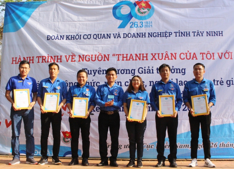 Đoàn khối Cơ quan và Doanh nghiệp tỉnh: Tổ chức chương trình hành trình về nguồn tại Khu di tích Căn cứ Trung ương Cục Miền Nam