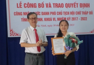 Hội Chữ thập đỏ Tây Ninh: Trao Quyết định công nhận Phó Chủ tịch Hội Chữ thập đỏ tỉnh khóa VI nhiệm kỳ 2017-2022