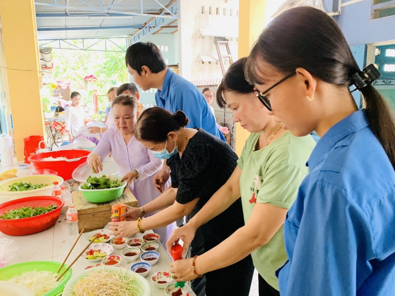 “Bếp ăn từ thiện” cho người già neo đơn