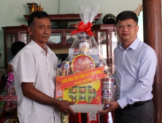 Lãnh đạo tỉnh thăm chúc tết đồng bào Khmer huyện Tân Châu