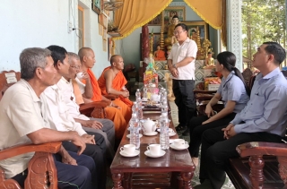 Lãnh đạo tỉnh, thăm, chúc mừng chùa Sát Rát nhân dịp tết cổ truyền Chol Chnam Thmay năm 2021