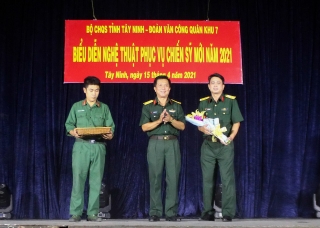 Đoàn Văn công Quân khu 7 biểu diễn phục vụ tại Trung đoàn 174