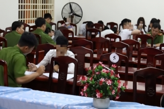 Công an TP.Tây Ninh: Phát hiện hàng chục người dương tính với ma túy trong quán Karaoke