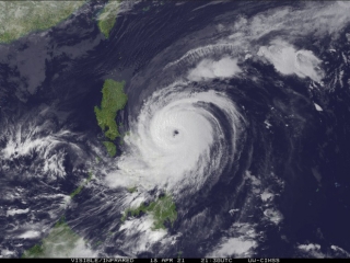 Tránh siêu bão Surigae, hơn 19.000 người Philippines đi sơ tán