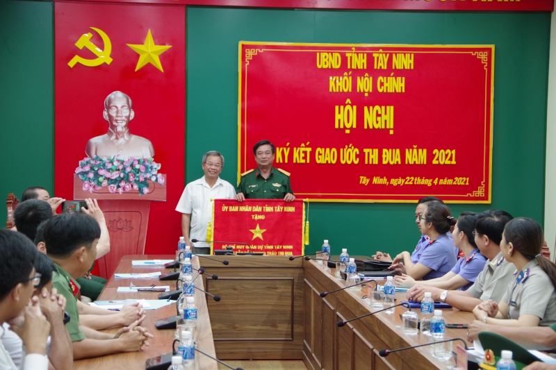 Khối Nội chính ký kết giao ước thi đua năm 2021