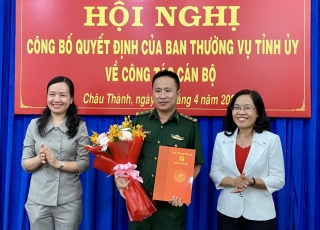 Trưởng ban Tổ chức Tỉnh ủy Nguyễn Thị Yến Mai: Trao quyết định về công tác cán bộ tại huyện Châu Thành
