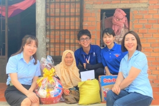 Công ty cổ phần Tân Cảng Tây Ninh: Thực hiện chương trình ngày thứ 7 tình nguyện tại Tân Châu