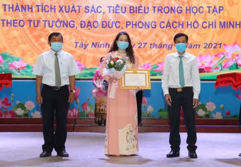 Đảng ủy Khối Cơ quan và Doanh nghiệp tỉnh: Sơ kết 5 năm thực hiện Chỉ thị số 05 của Bộ Chính trị khóa XII