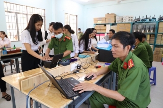 Làm căn cước công dân cho học sinh Trường THPT Dương Minh Châu