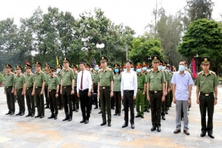 Bộ trưởng Bộ Công an Tô Lâm tri ân các anh hùng liệt sĩ, người có công với cách mạng tại Tây Ninh