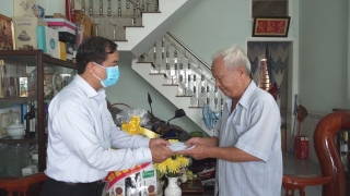 Thăm tặng quà các gia đình chính sách trên địa bàn Thành phố Tây Ninh