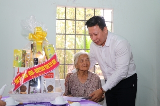 Chủ tịch UBND tỉnh thăm gia đình chính sách ở TP Tây Ninh