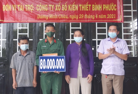 Ban Chỉ huy Quân sự huyện Dương Minh Châu: Trao tặng nhà tình nghĩa Quân - Dân năm 2021