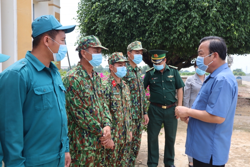 Phó Bí thư Thường trực Tỉnh ủy Phạm Hùng Thái: Thăm, tặng quà các cán bộ, chiến sĩ biên phòng trên địa bàn Trảng Bàng và Bến Cầu