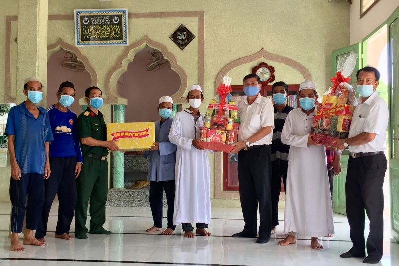 Lãnh đạo tỉnh chúc mừng kết thúc tháng Ramadan năm 2021