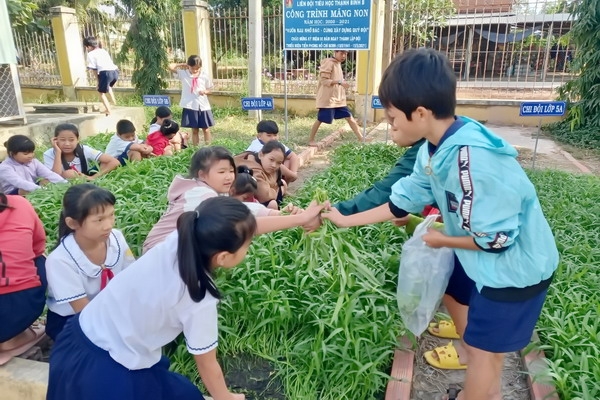 “80 mùa hoa lớn lên cùng đất nước”