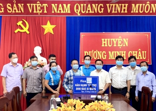 Xi măng Fico Tây Ninh tài trợ 2.000 bao xi măng cho huyện Dương Minh Châu