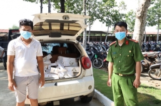 Công an huyện Tân Biên: Bắt 2 xe ô tô vận chuyển 2.890 bao thuốc lá điếu nhập lậu