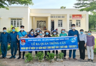 Trồng cây nhân kỷ niệm ngày sinh Chủ tịch Hồ Chí Minh