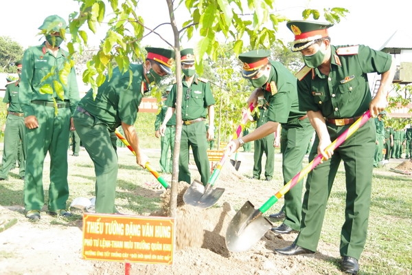 Sư đoàn 5: Phát động trồng cây “Đời đời nhớ ơn Bác Hồ”