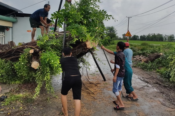 Bến Cầu: Mưa giông, lốc xoáy tiếp tục làm tốc mái nhà dân