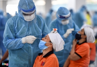 Thủ tướng: ‘Ưu tiên tiêm vaccine cho công nhân trong khu công nghiệp’